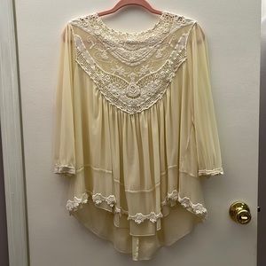 🌷Stunning Ivory Blouse